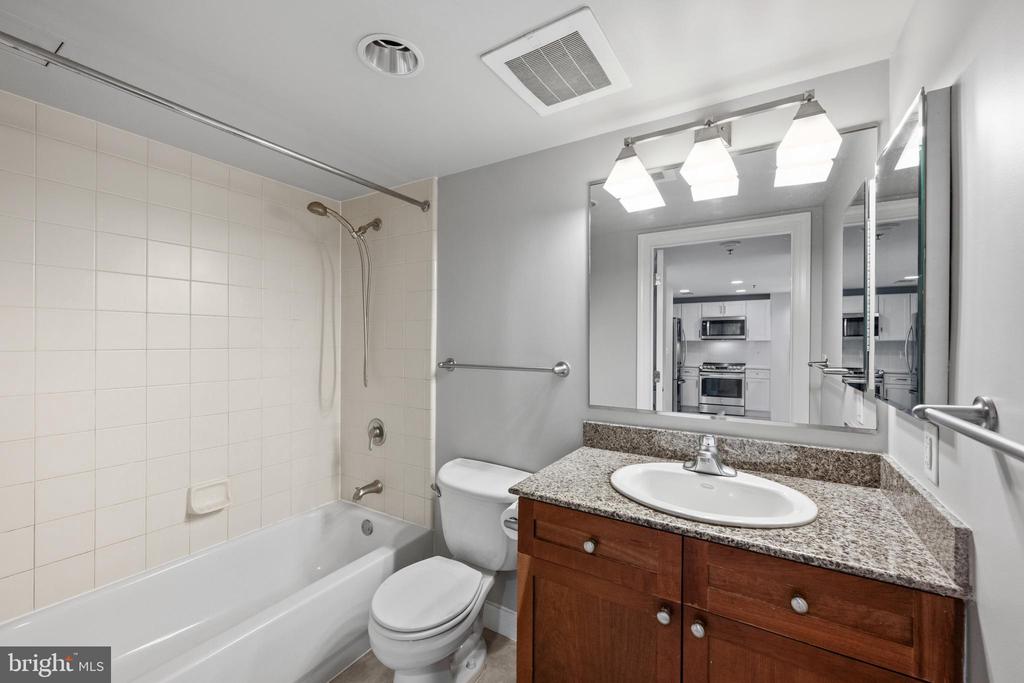 777 7TH STREET NW Unit: 1021