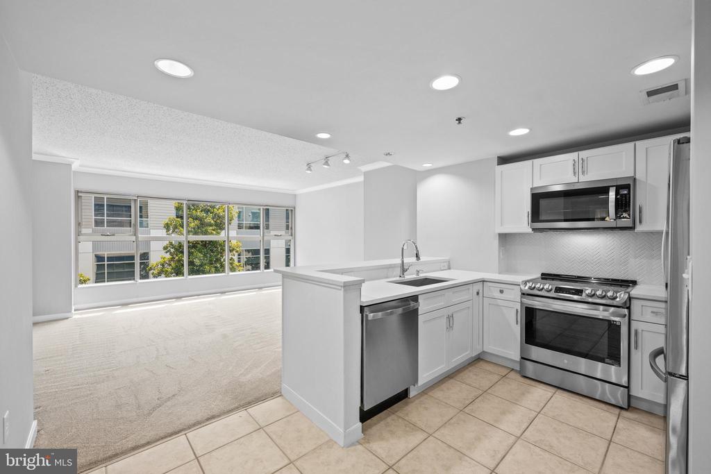 777 7TH STREET NW Unit: 1021