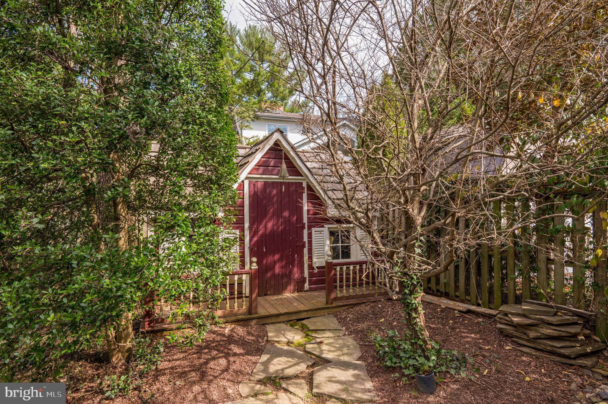 4835 DRUMMOND AVENUE