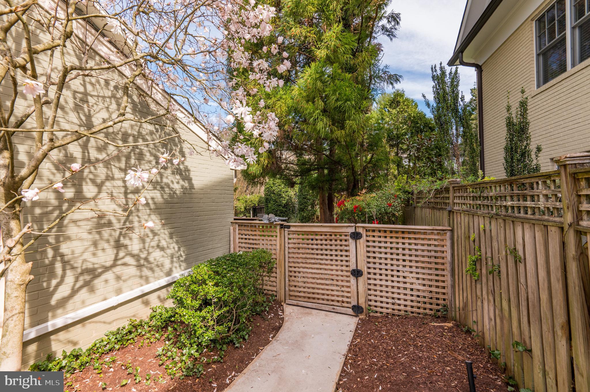 4835 DRUMMOND AVENUE