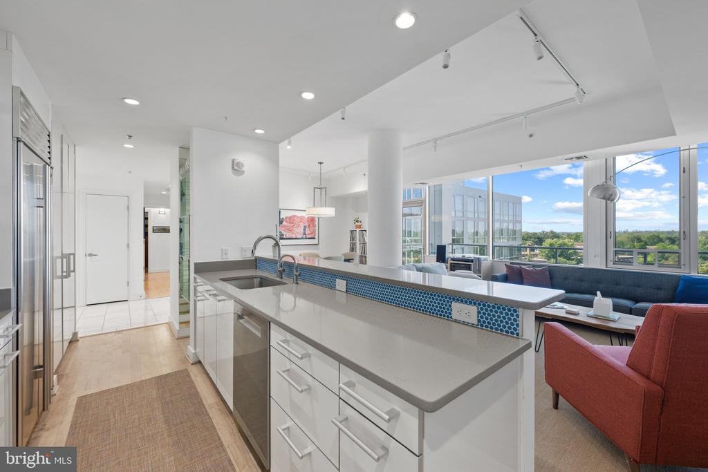 6820 WISCONSIN AVENUE Unit: 7006