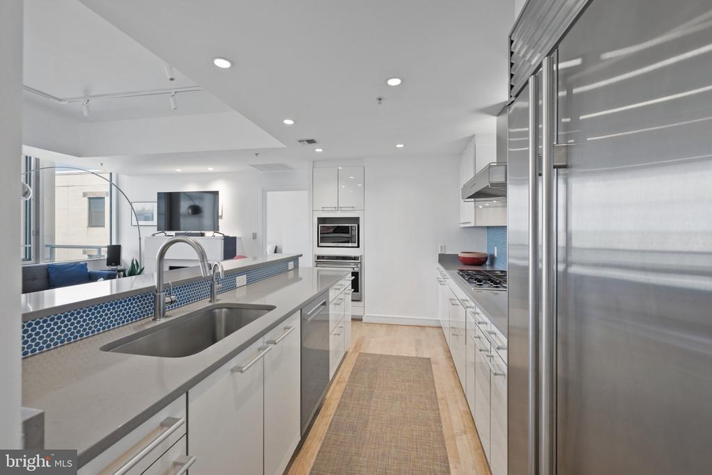 6820 WISCONSIN AVENUE Unit: 7006