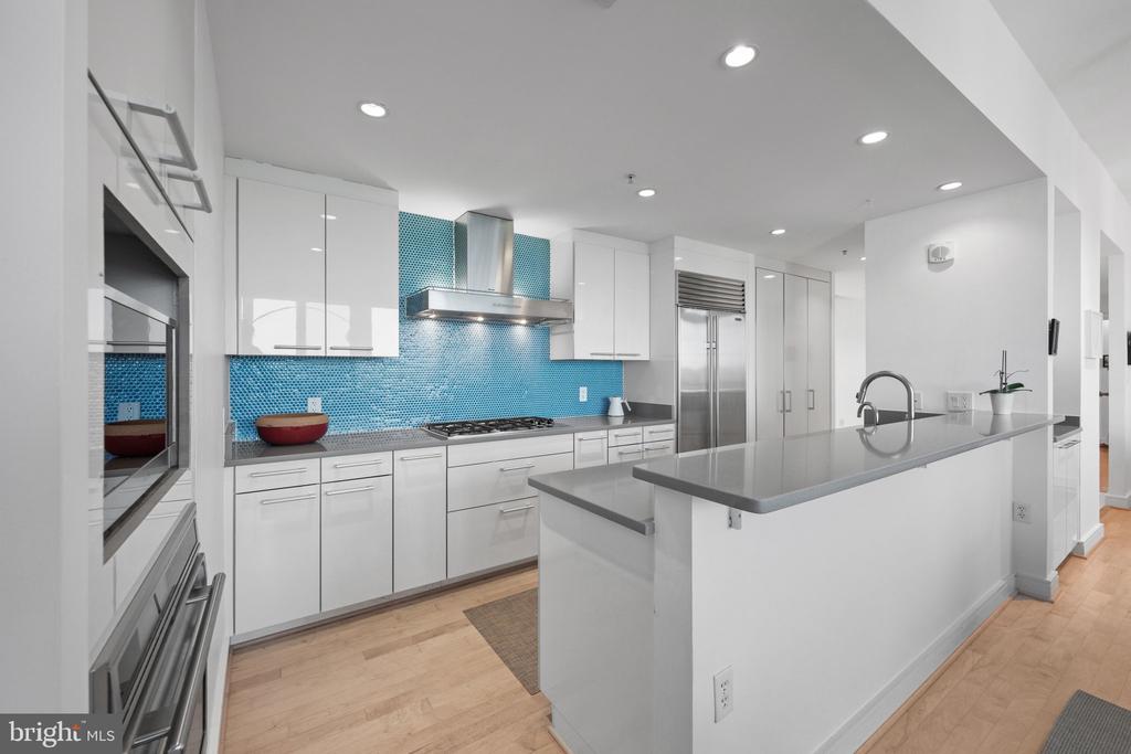6820 WISCONSIN AVENUE Unit: 7006