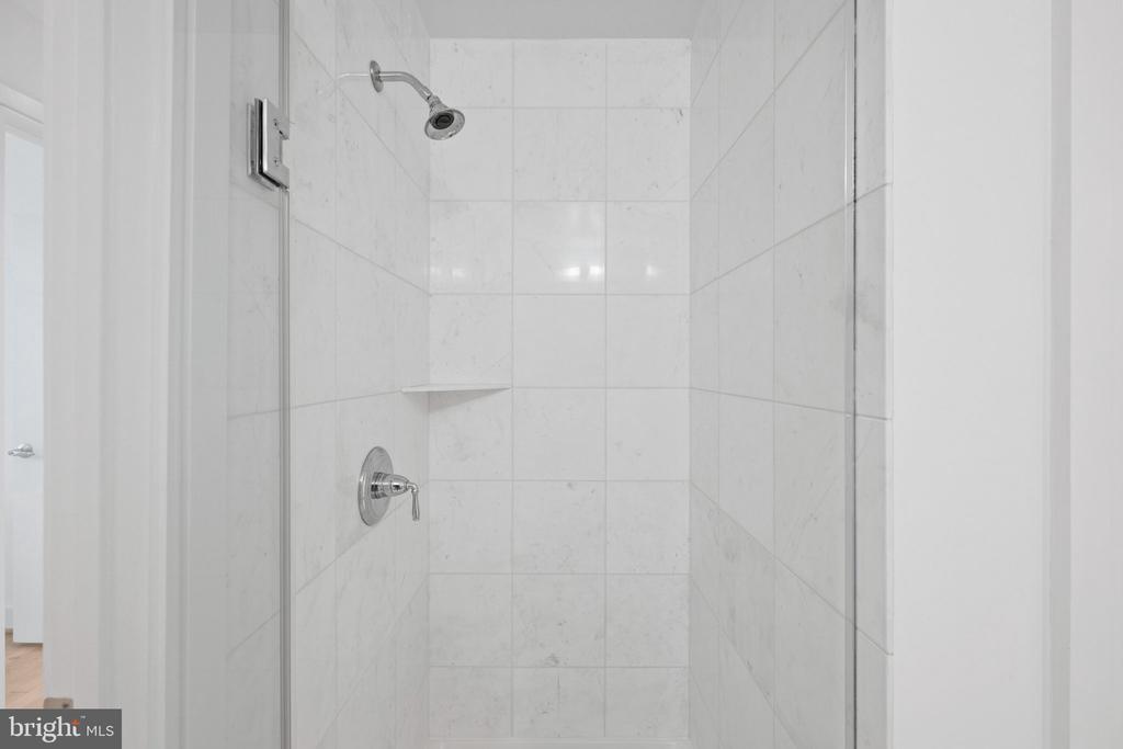 6820 WISCONSIN AVENUE Unit: 7006
