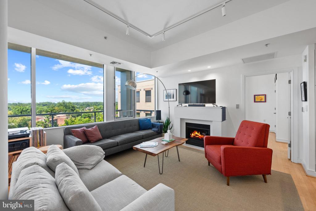 6820 WISCONSIN AVENUE Unit: 7006