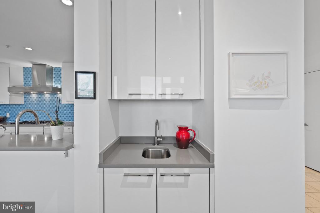 6820 WISCONSIN AVENUE Unit: 7006