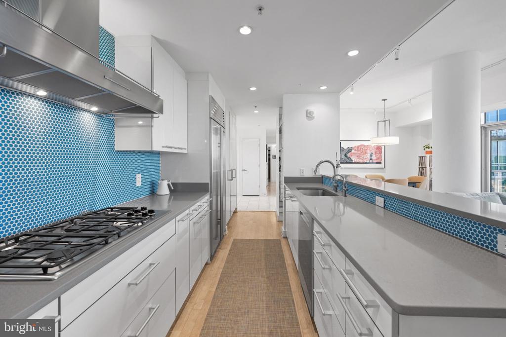 6820 WISCONSIN AVENUE Unit: 7006