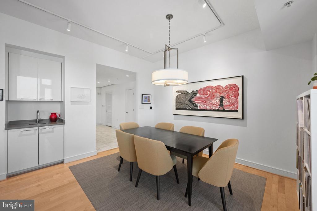 6820 WISCONSIN AVENUE Unit: 7006