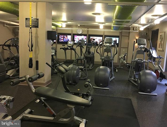 1021 N GARFIELD STREET 422