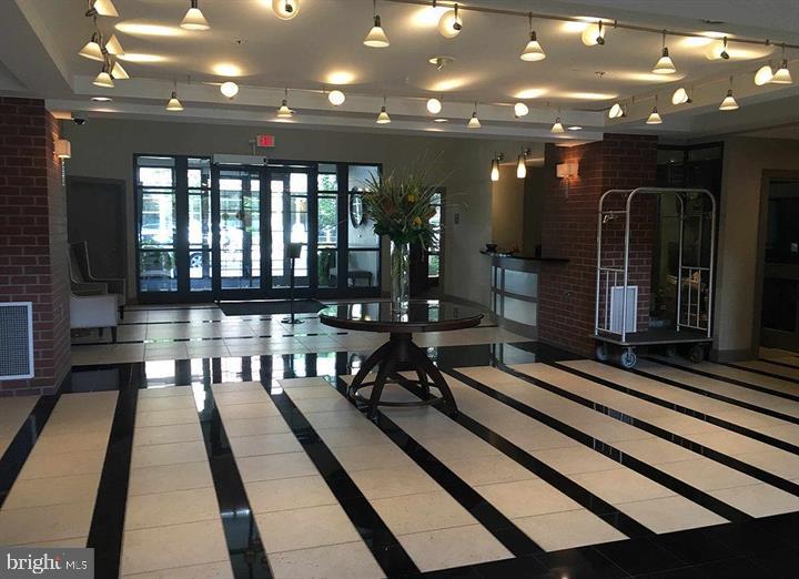 1021 N GARFIELD STREET 422