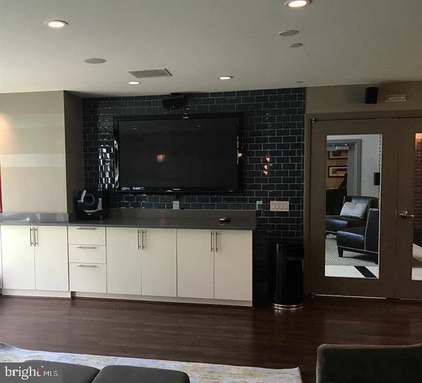 1021 N GARFIELD STREET 422