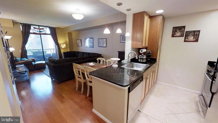 1021 N GARFIELD STREET 422