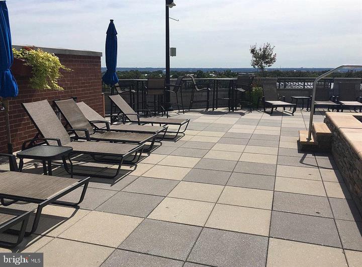 1021 N GARFIELD STREET 422