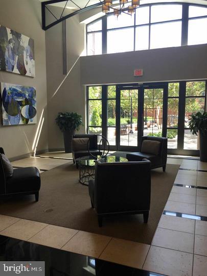 1021 N GARFIELD STREET 422