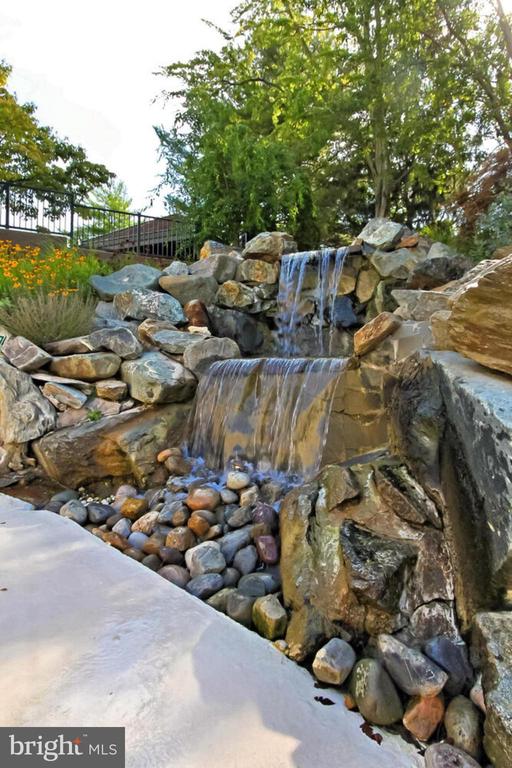 205 YOAKUM PARKWAY 1524
