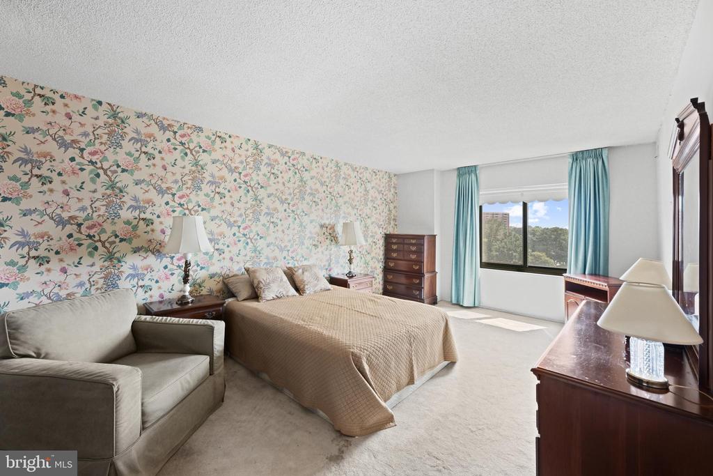 205 YOAKUM PARKWAY 607