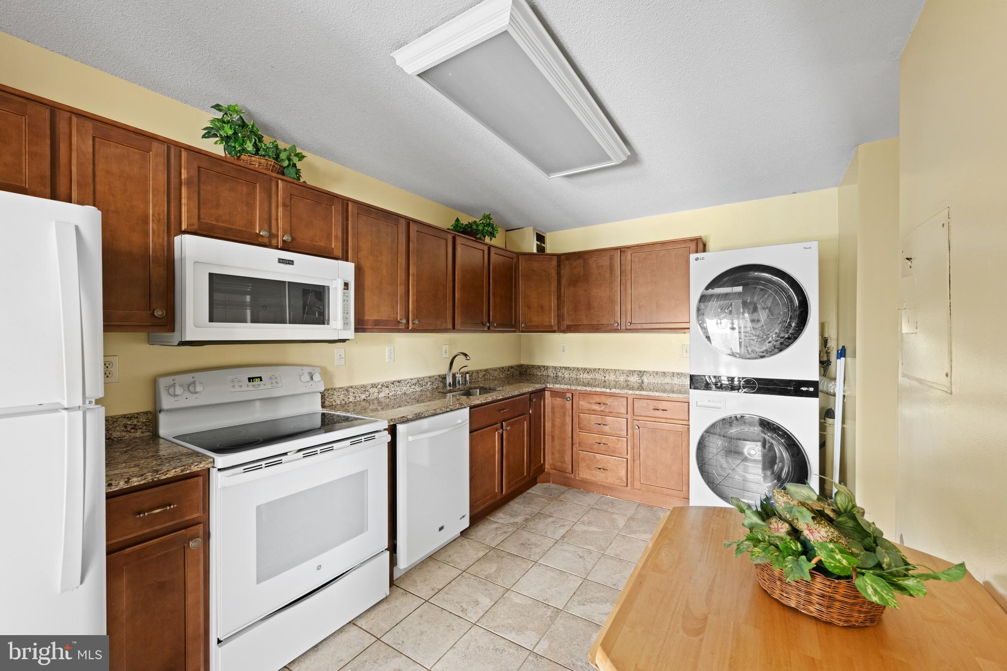 205 YOAKUM PARKWAY 607