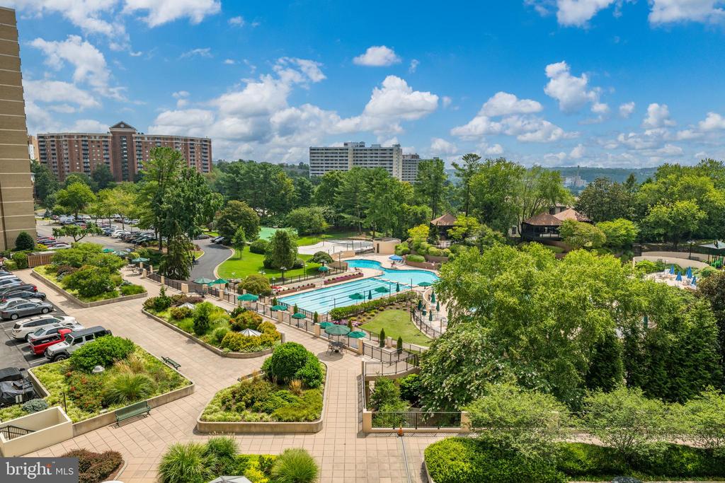 205 YOAKUM PARKWAY 607