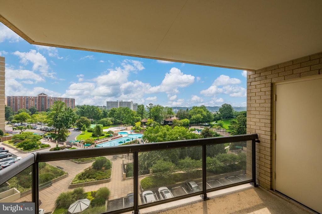 205 YOAKUM PARKWAY 607