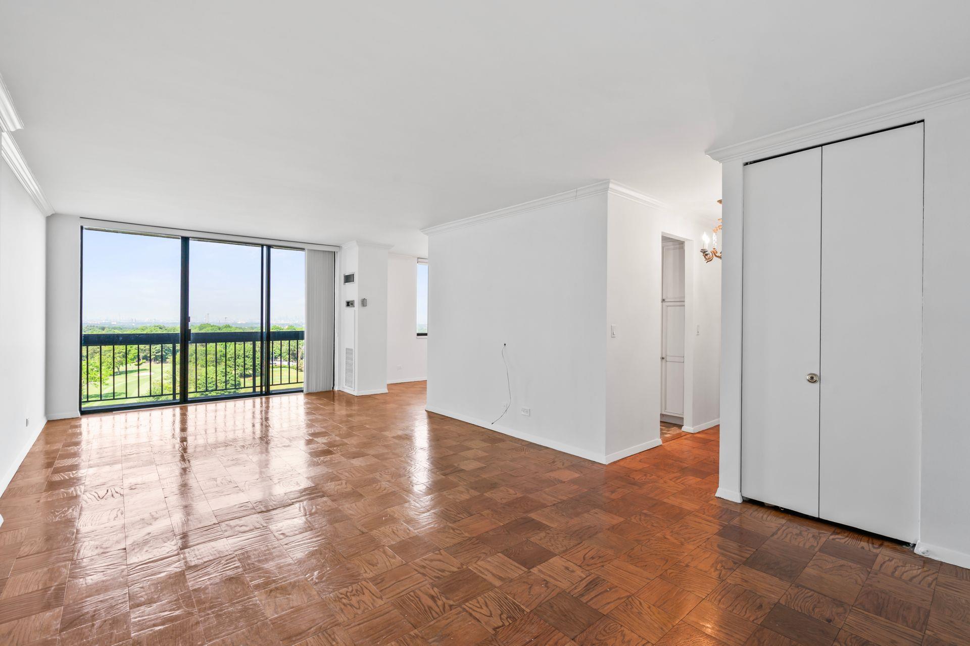 26910 Grand Central Parkay Unit: 15R