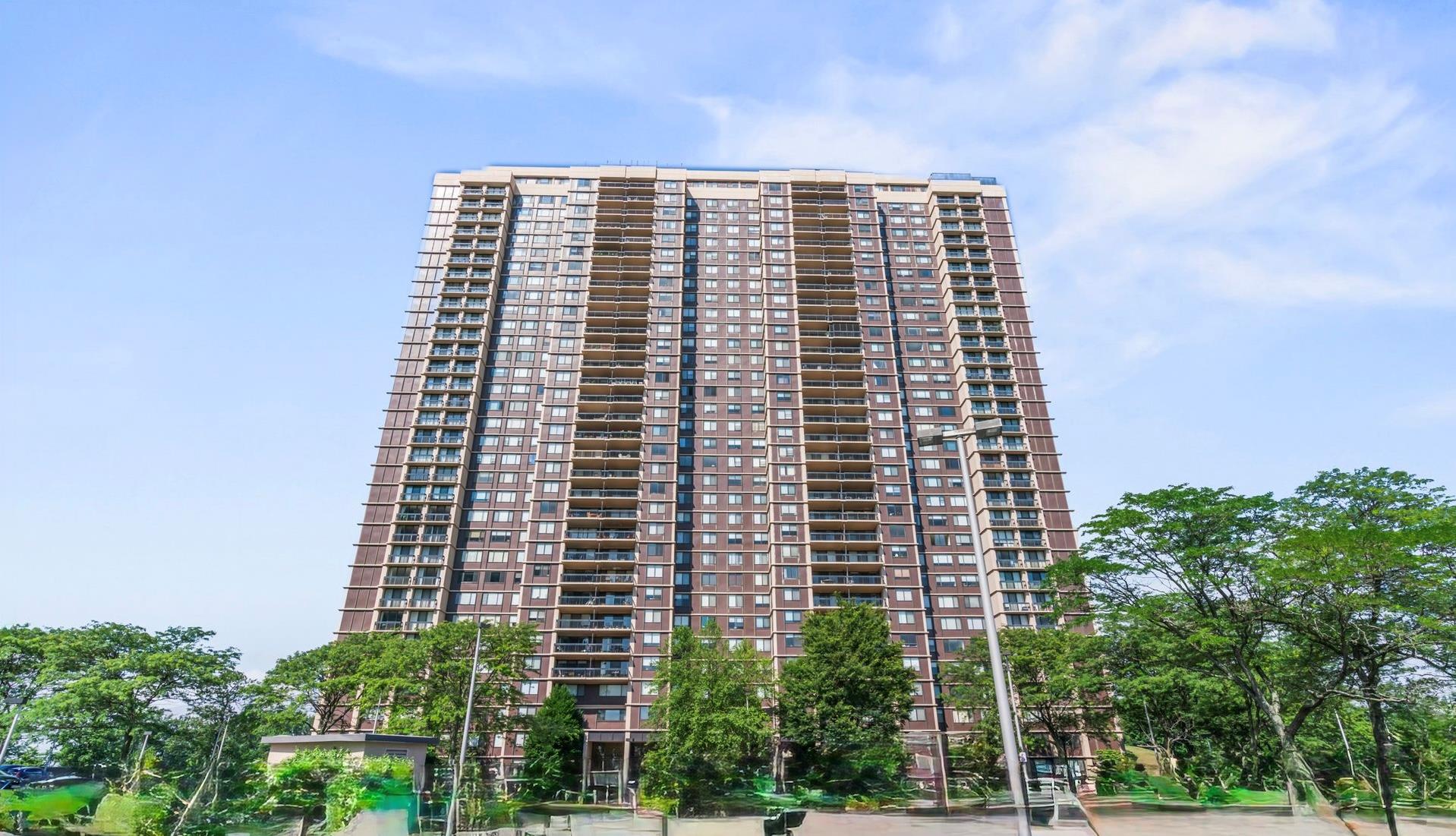 26910 Grand Central Parkay Unit: 15R