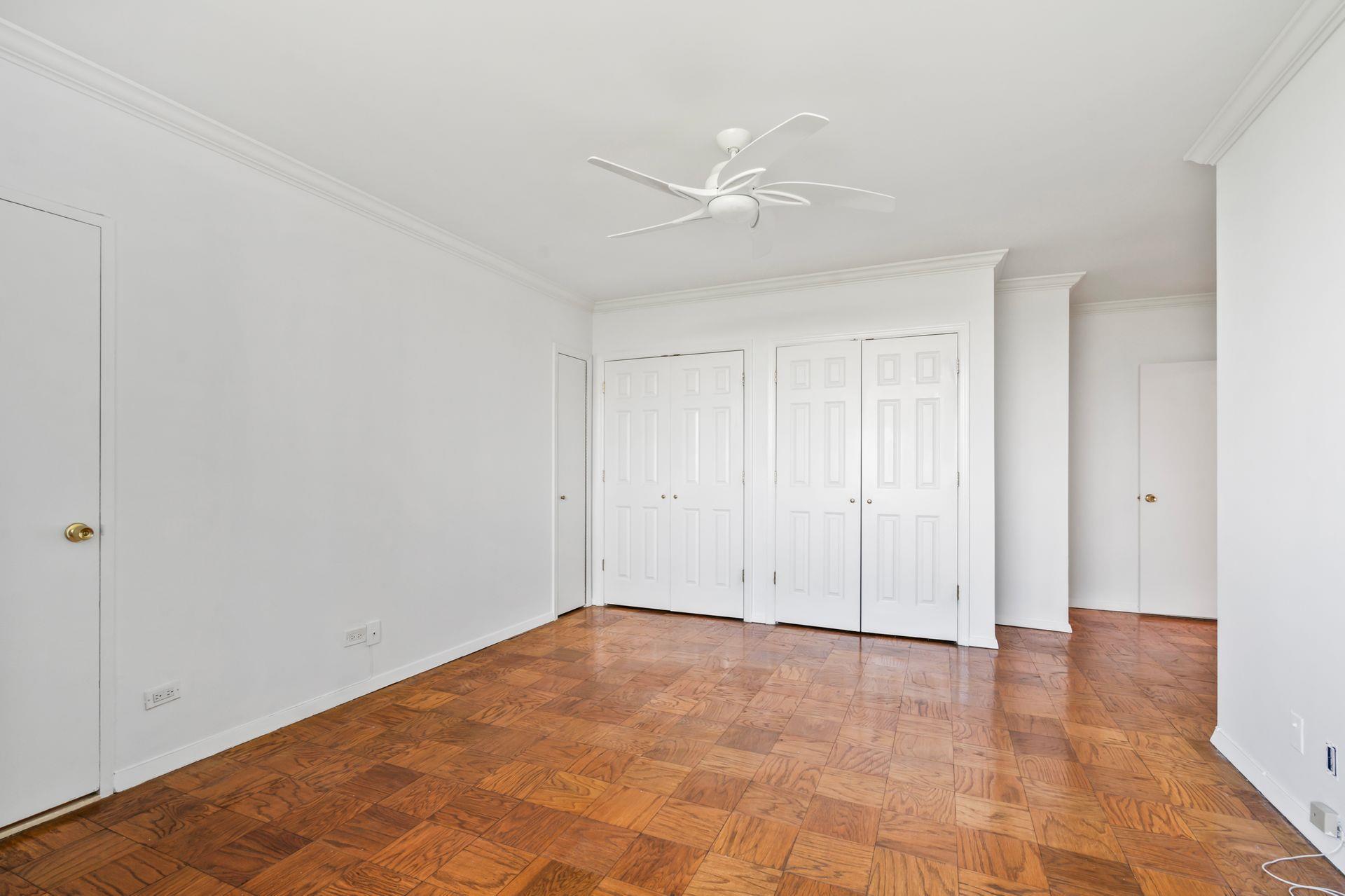 26910 Grand Central Parkay Unit: 15R