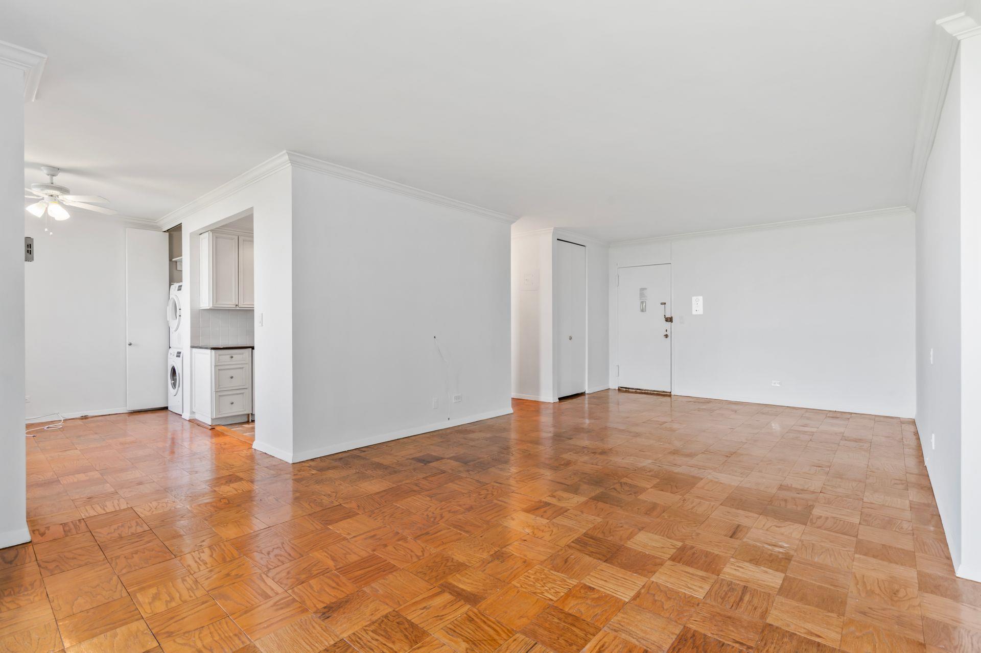 26910 Grand Central Parkay Unit: 15R