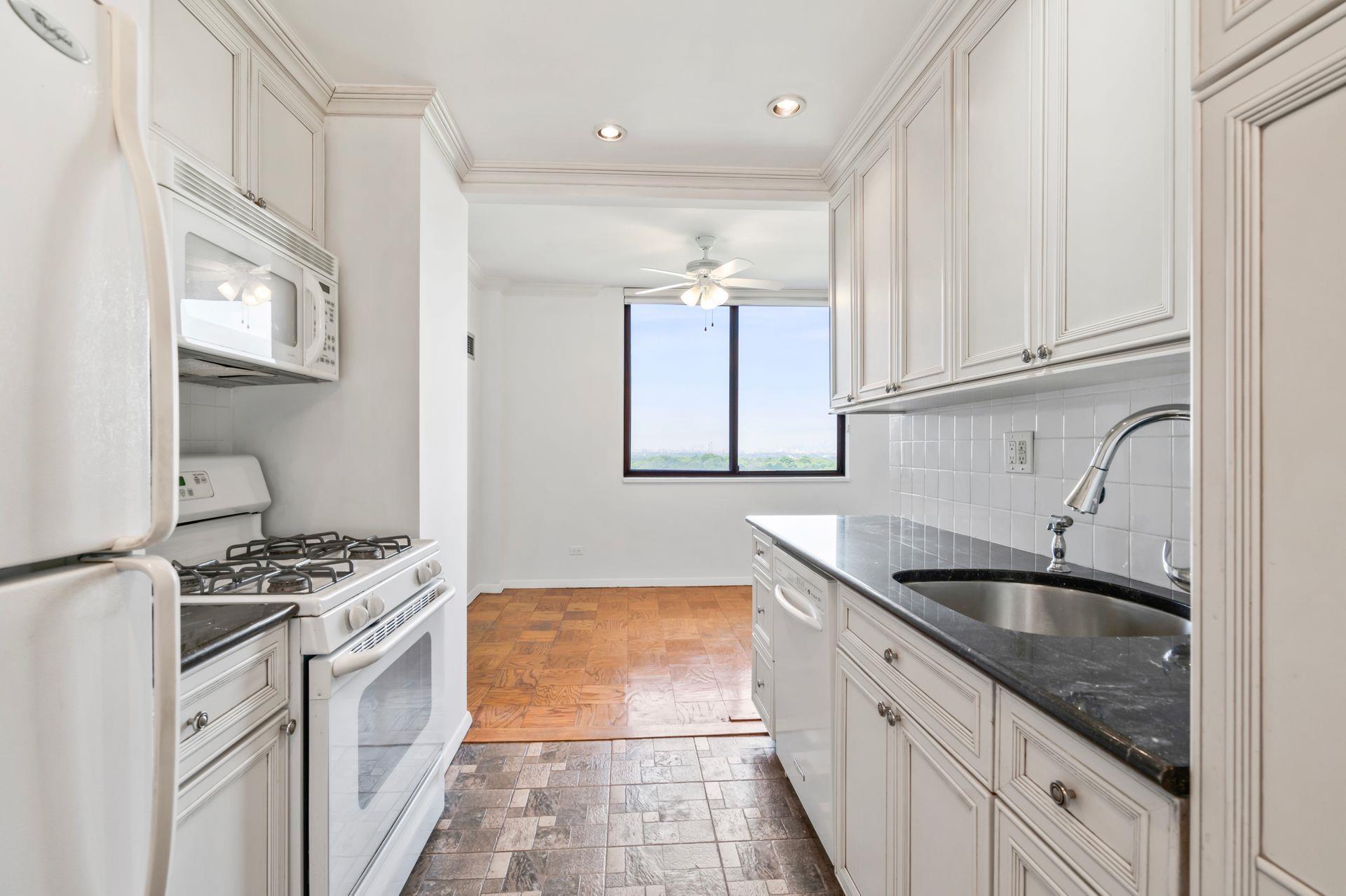 26910 Grand Central Parkay Unit: 15R