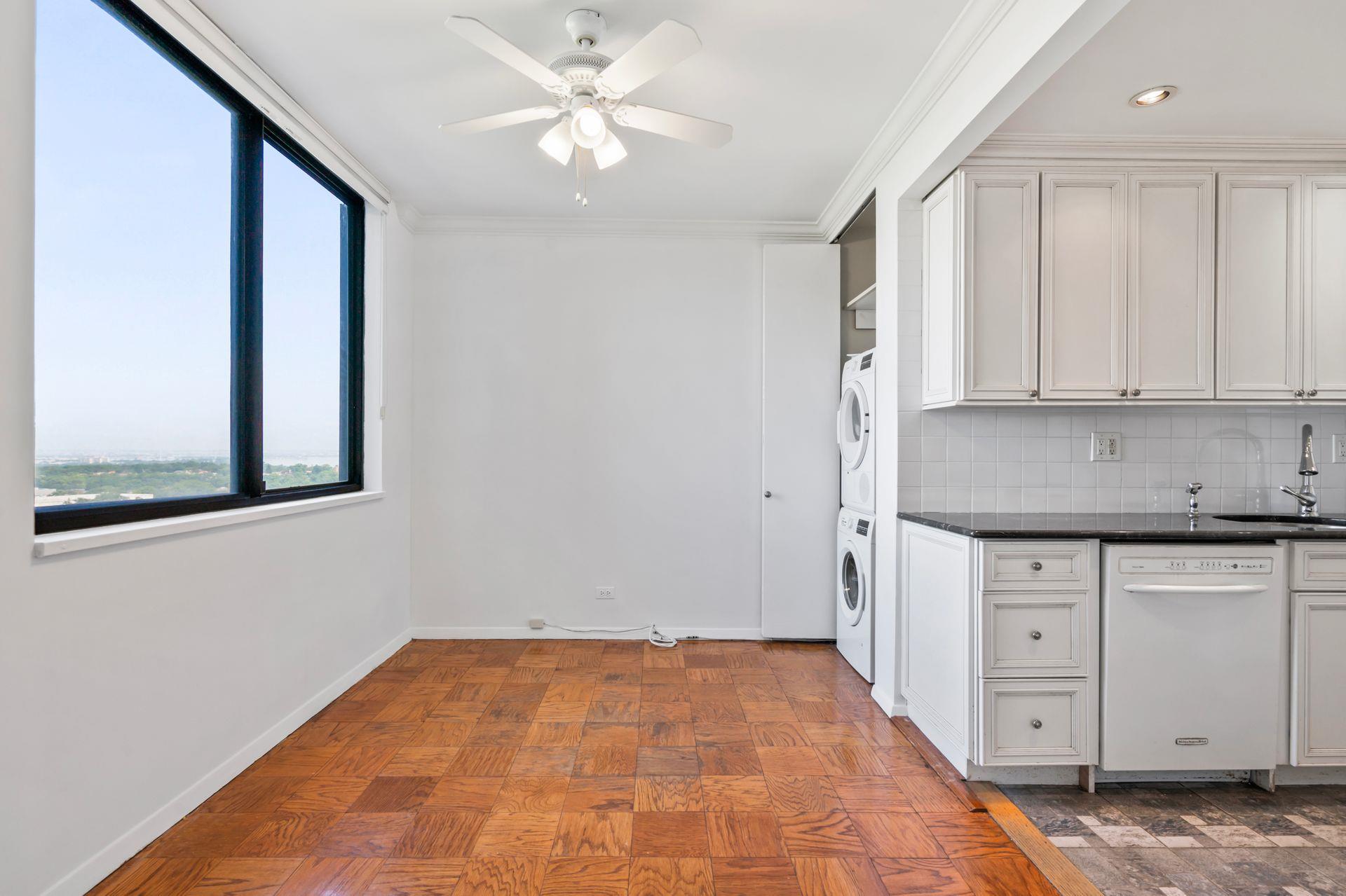 26910 Grand Central Parkay Unit: 15R