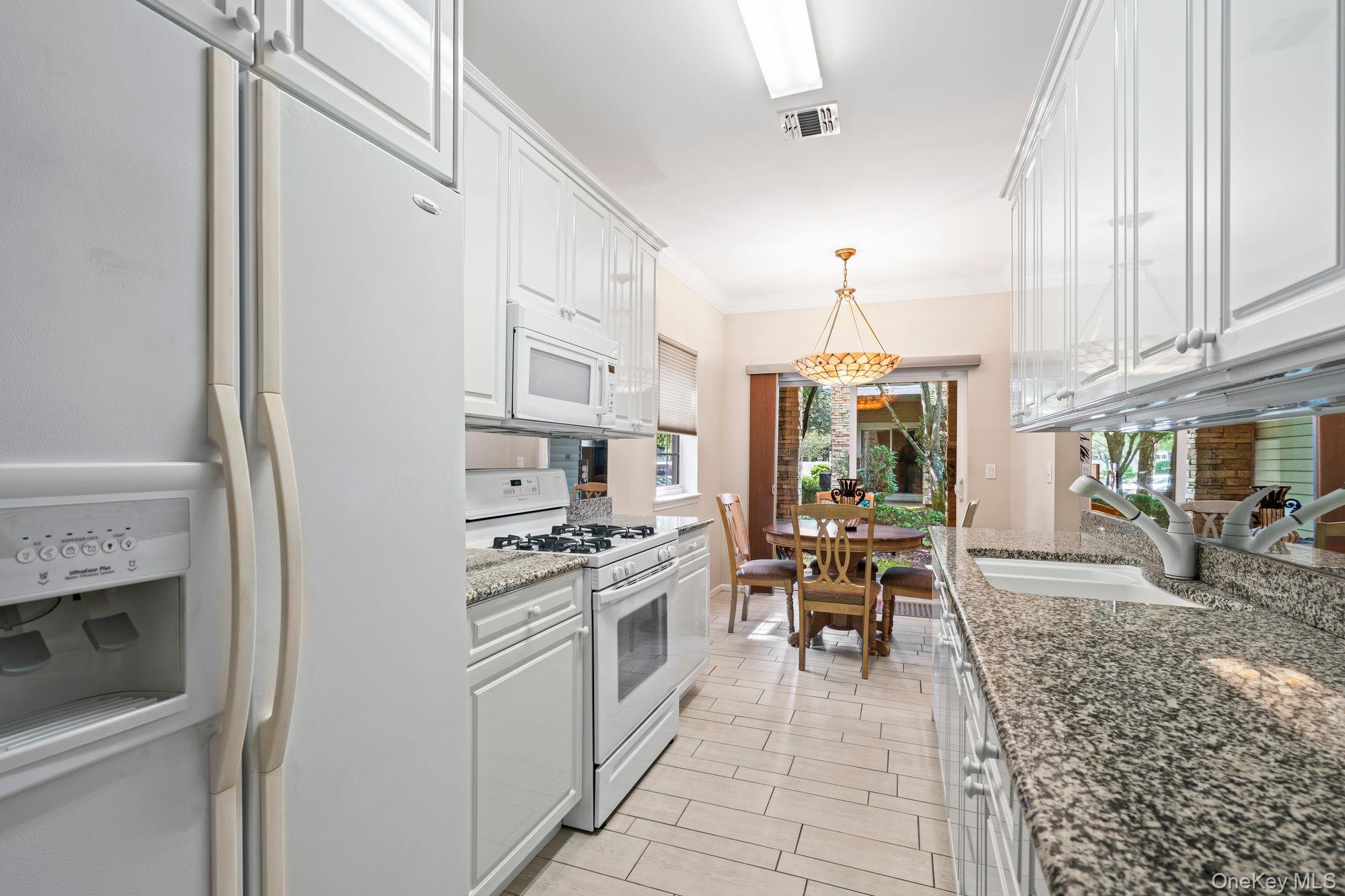 141 Carriage Lane