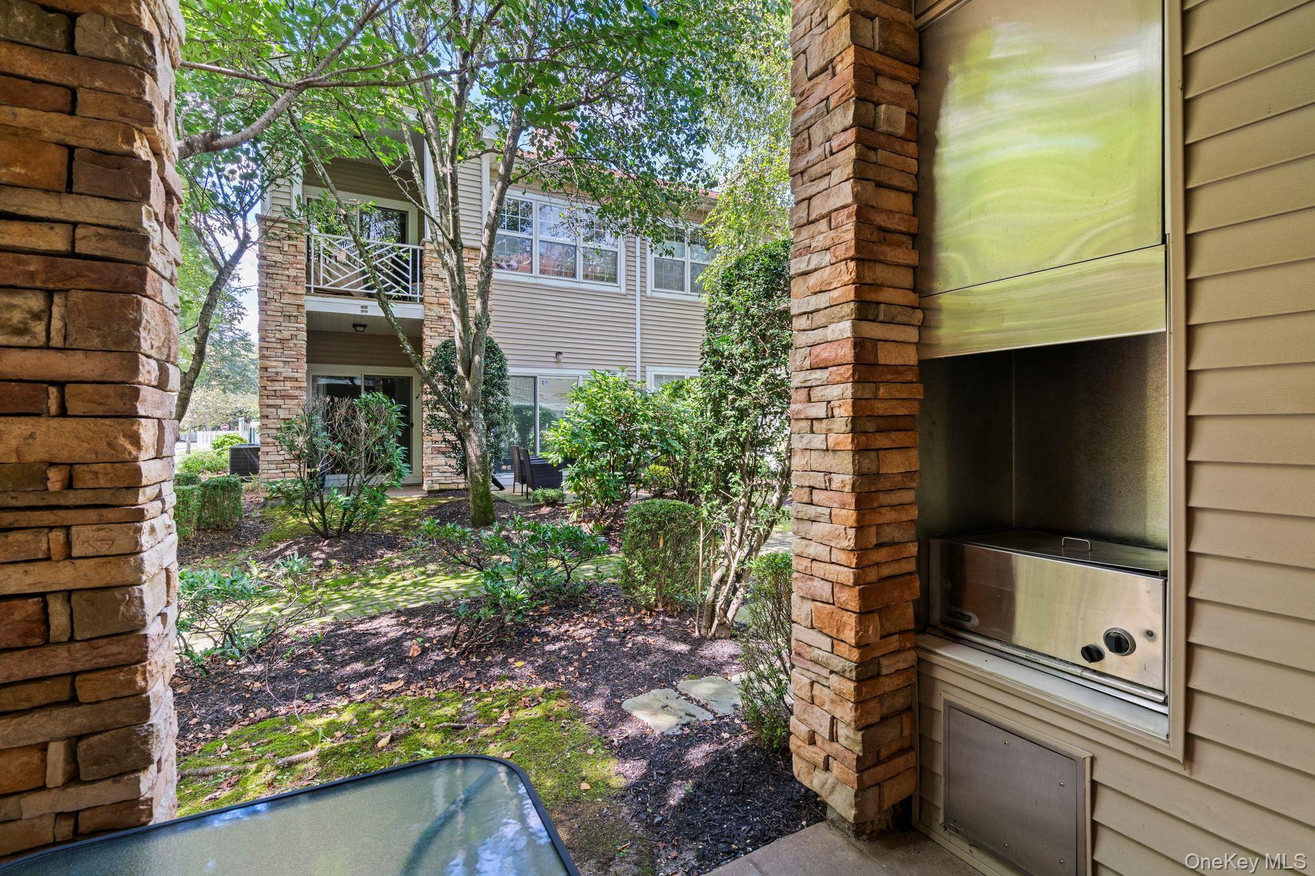 141 Carriage Lane