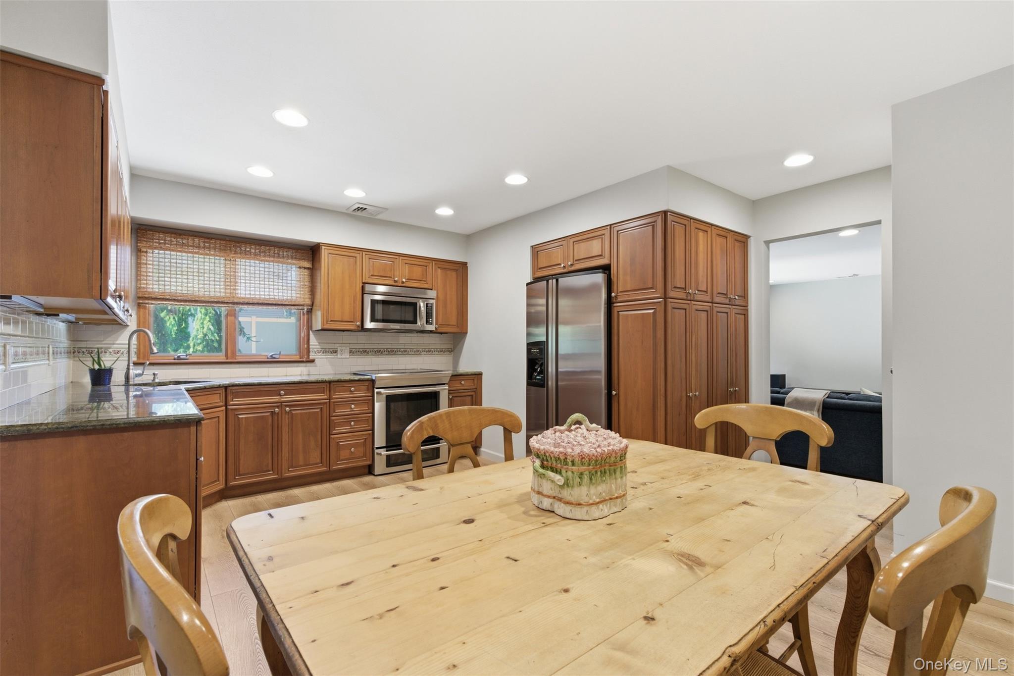 16 Amherst Lane
