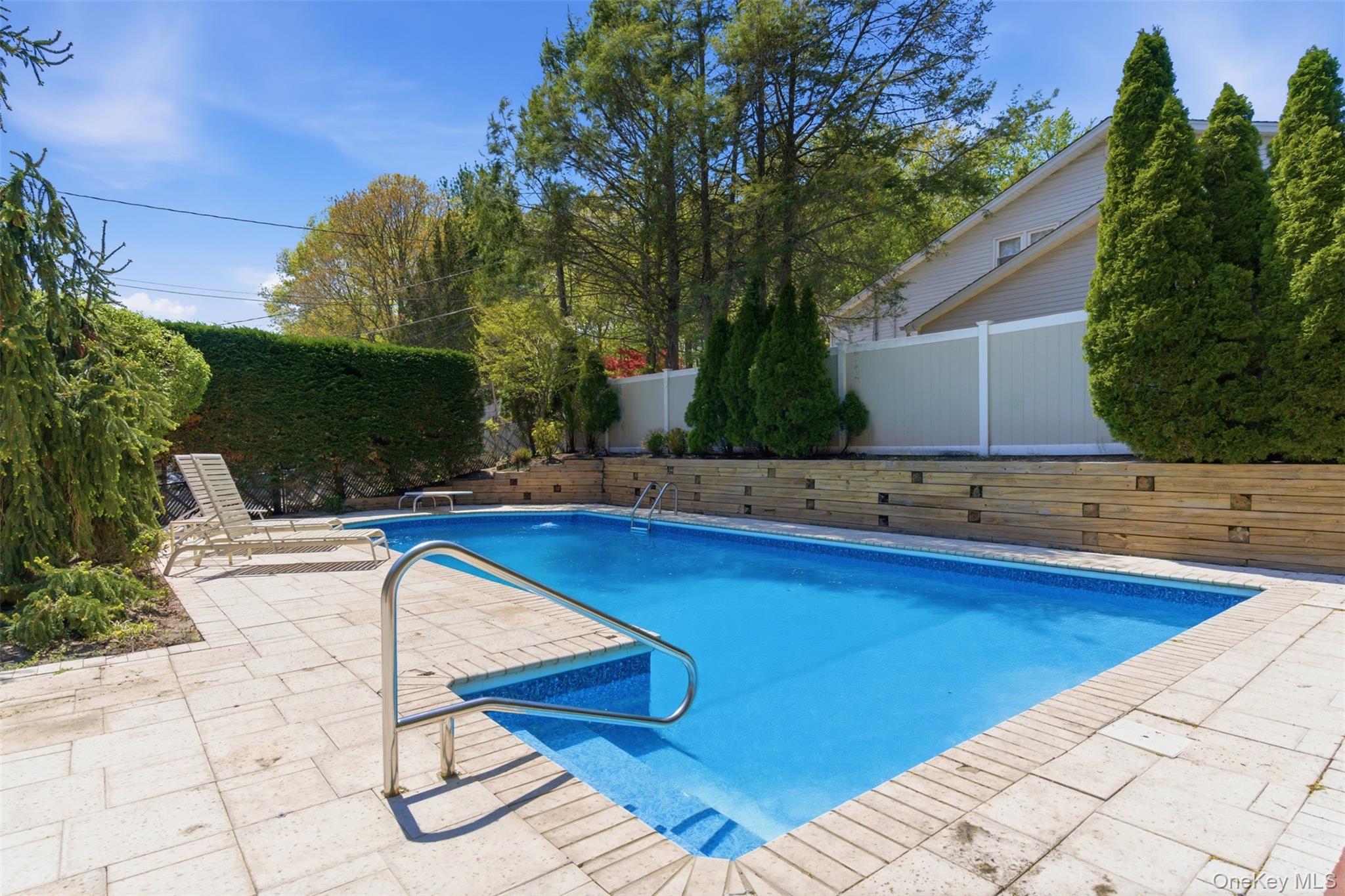 16 Amherst Lane