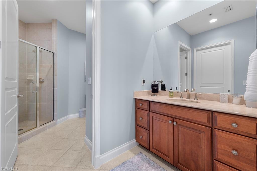 4137 Bay Beach LN Unit: 5H4