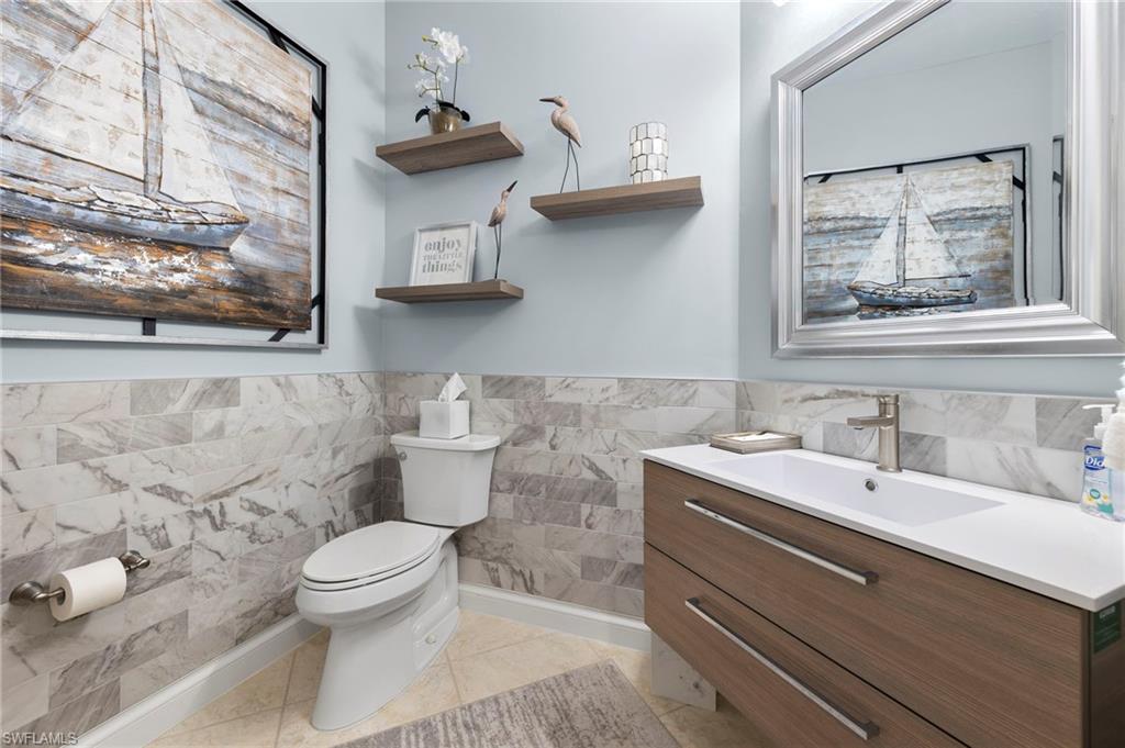 4137 Bay Beach LN Unit: 5H4