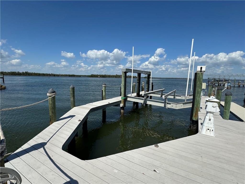 5585 Avenida Pescadora