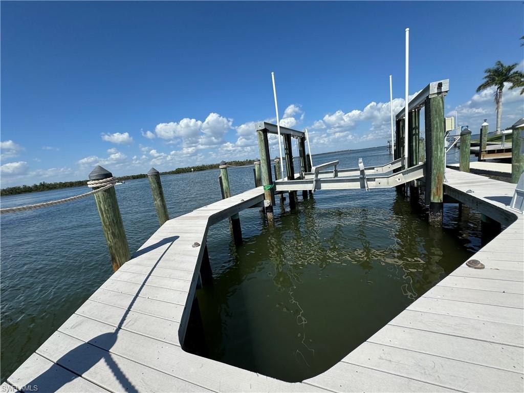 5585 Avenida Pescadora