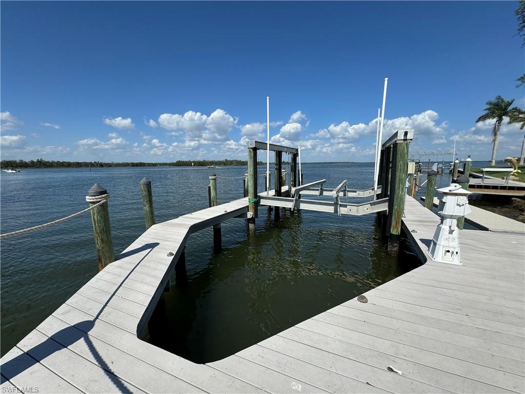 5585 Avenida Pescadora