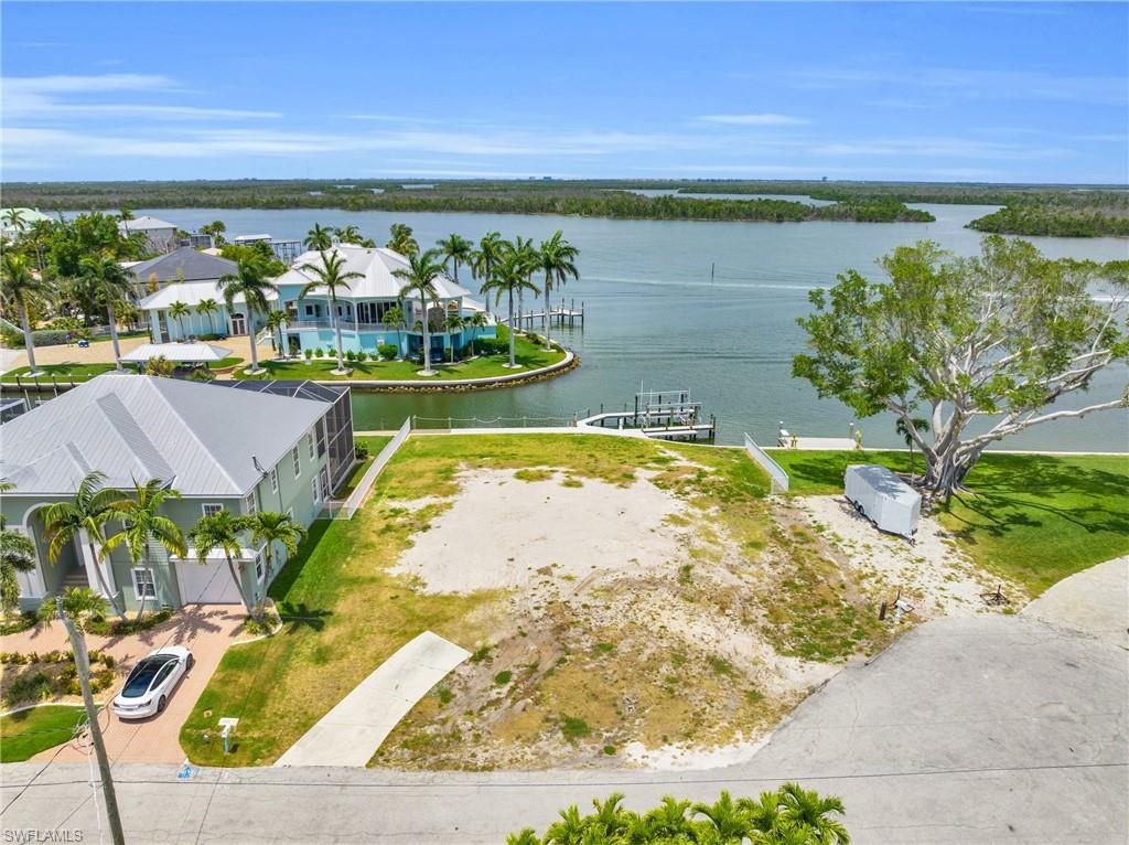 5585 Avenida Pescadora