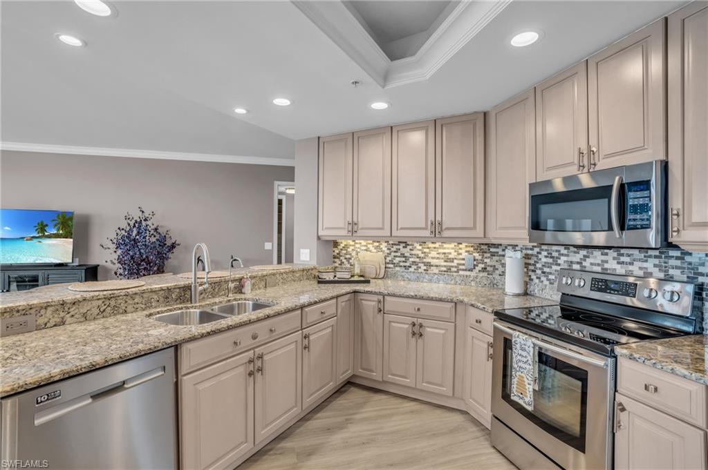 4137 Bay Beach LN # 573