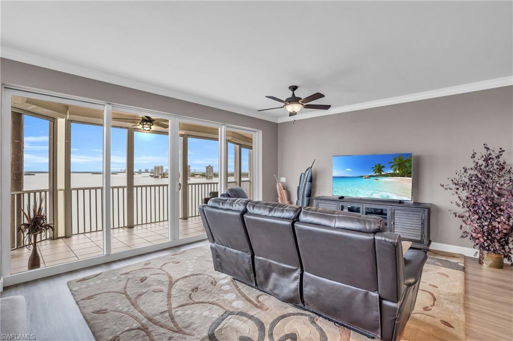 4137 Bay Beach LN # 573