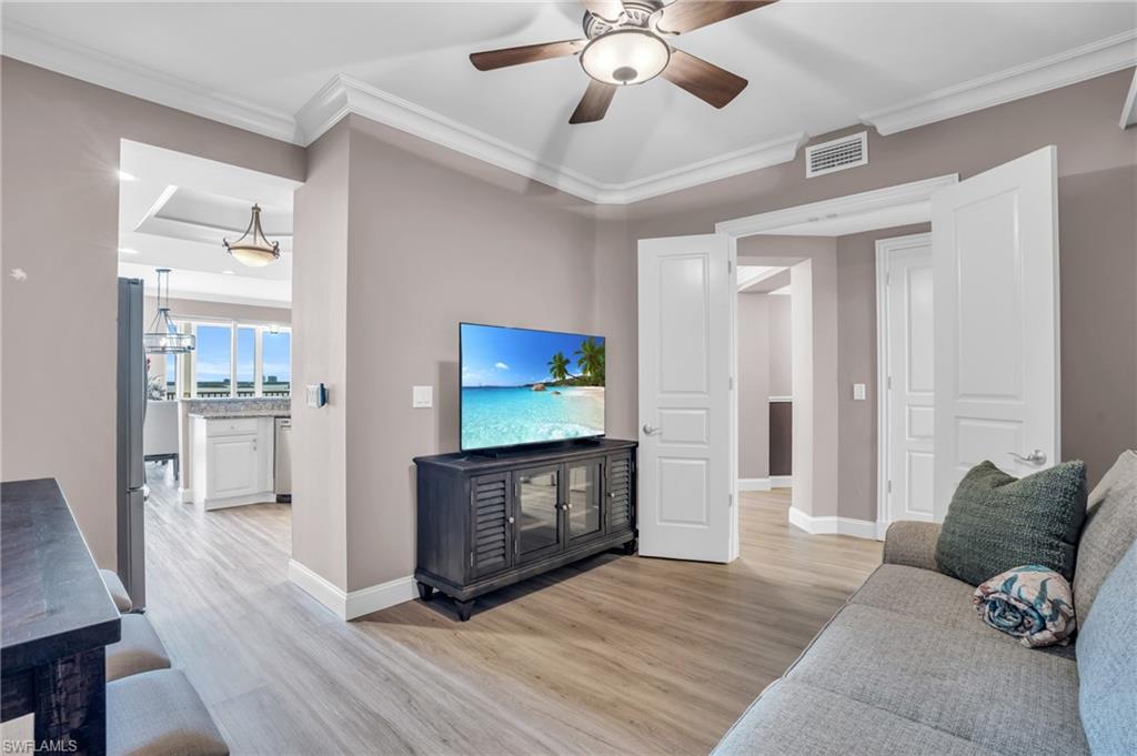 4137 Bay Beach LN # 573