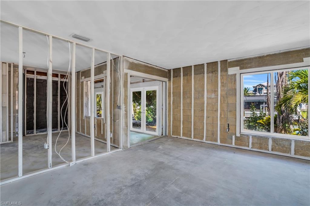 453 Washington CT