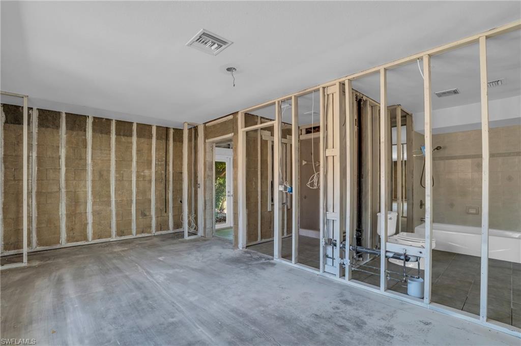 453 Washington CT