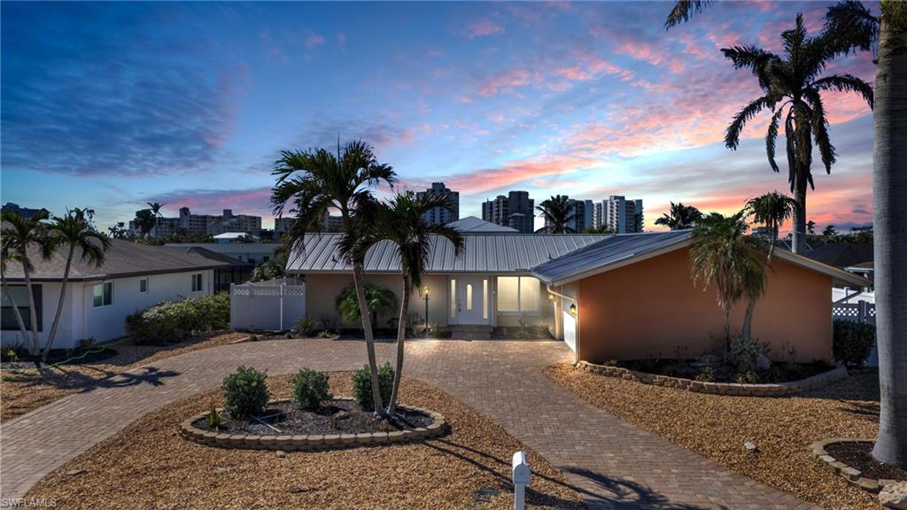 6 Sunview BLVD