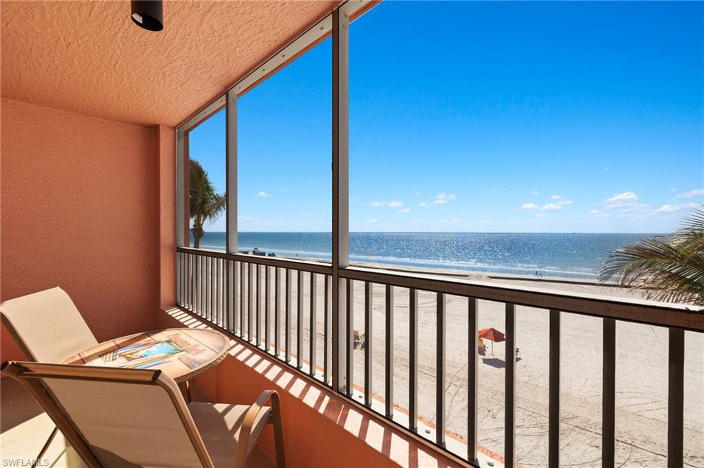 510 Estero BLVD # 303