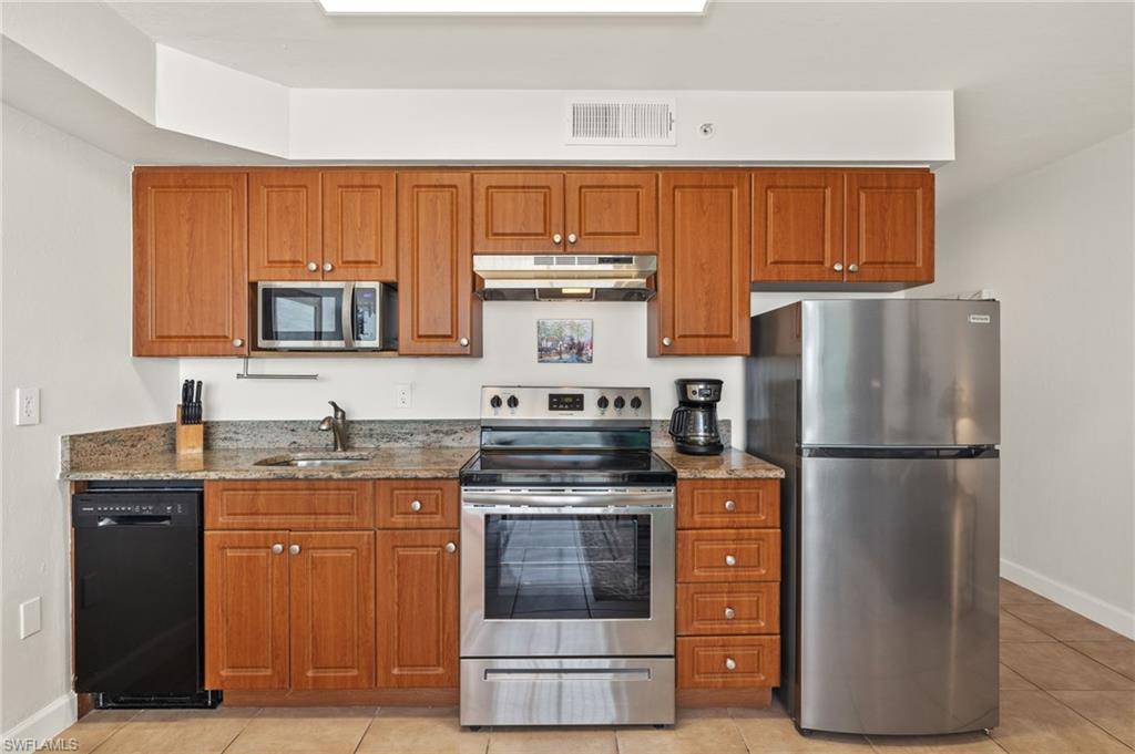 510 Estero BLVD # 303