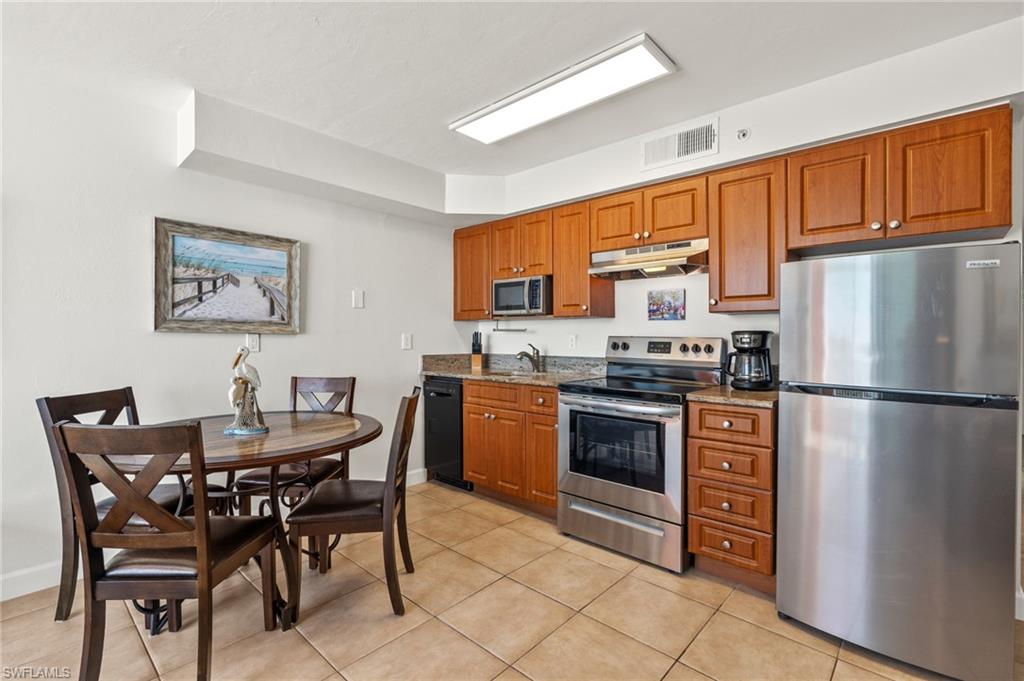 510 Estero BLVD # 303