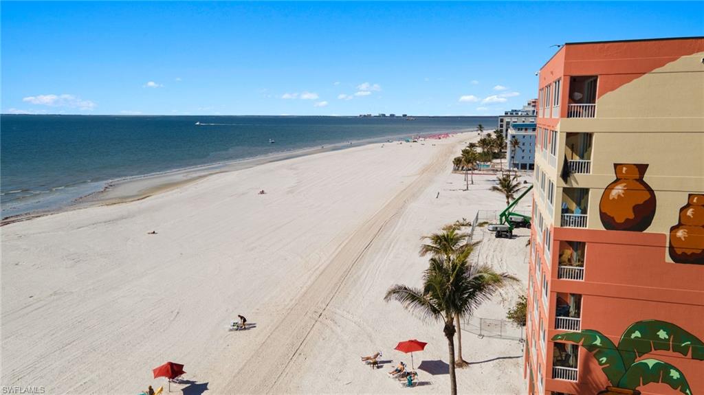 510 Estero BLVD # 303