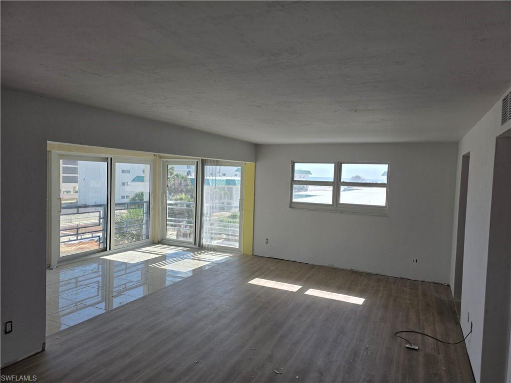 6500 Estero BLVD # H302